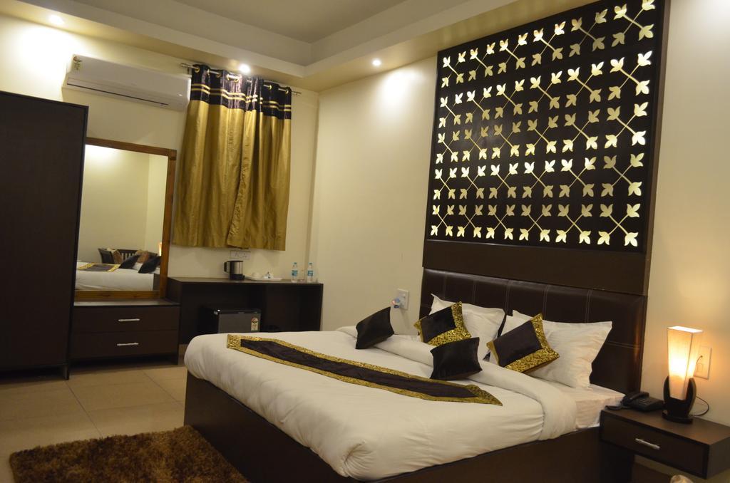 Hotel Red Orchid Meerut Zimmer foto