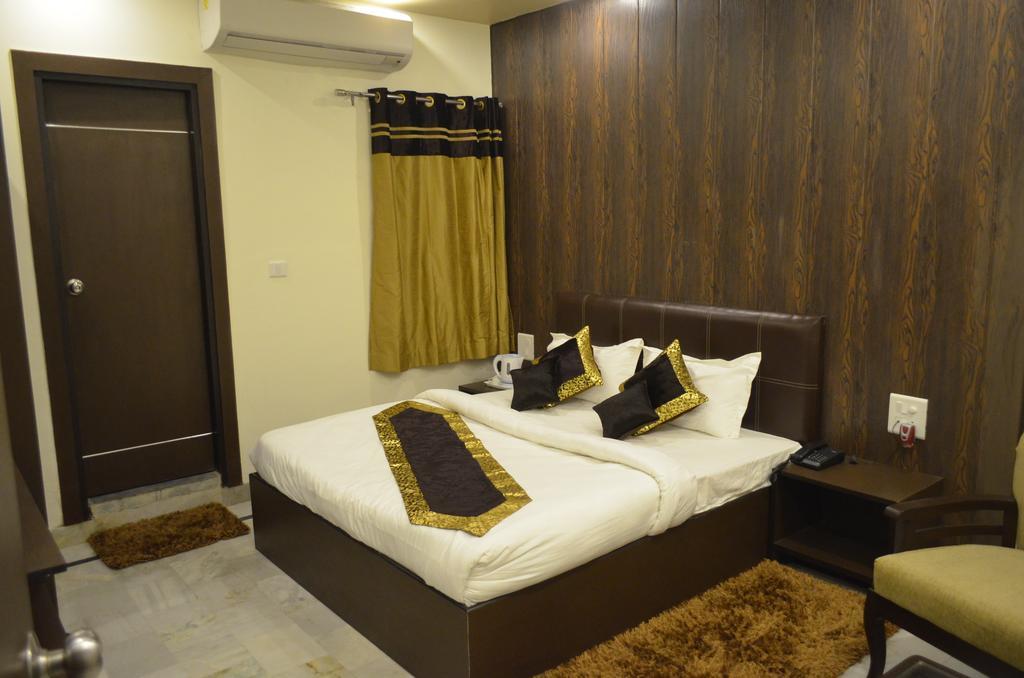 Hotel Red Orchid Meerut Zimmer foto