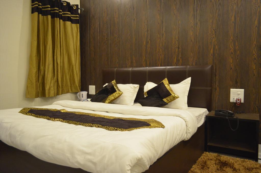 Hotel Red Orchid Meerut Zimmer foto