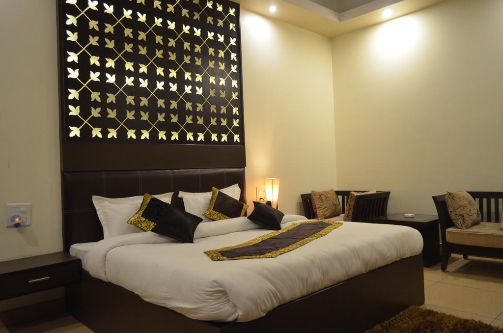 Hotel Red Orchid Meerut Zimmer foto