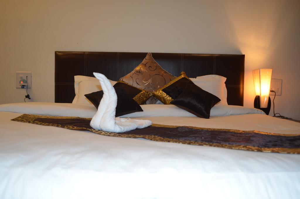 Hotel Red Orchid Meerut Exterior foto