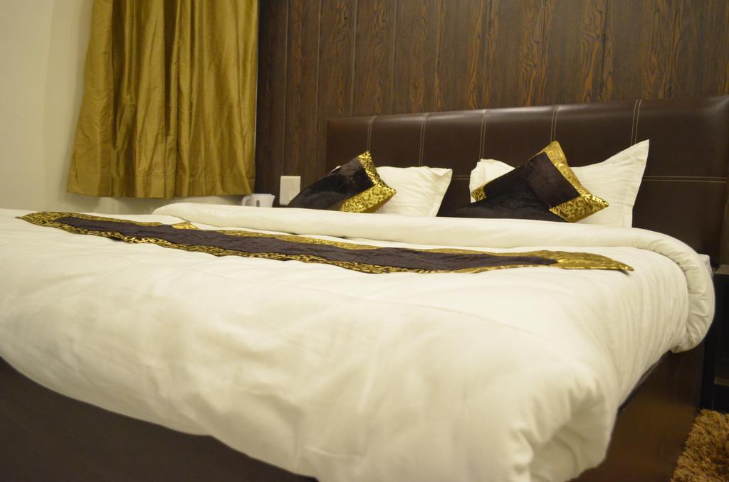Hotel Red Orchid Meerut Zimmer foto
